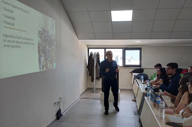Fakültemizde Bağımlılık ve Bağımlılıkla Mücadele Semineri Düzenlendi