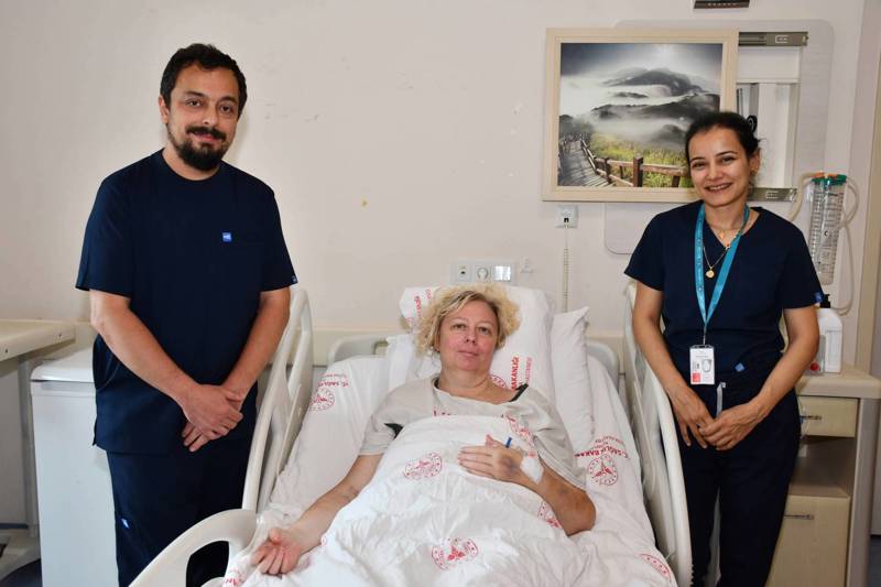 KARNINDAN 12 KİLOGRAMLIK YUMURTALIK KİTLESİ ÇIKARILDI.