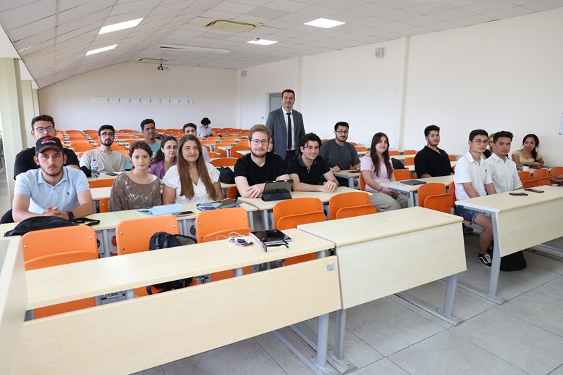 Fakültemiz Dekanı Sayın Prof. Dr. Ali Kemal ERENLER tarafından öğrencilerimize "İlk Yardım ve Kalp Masajı Eğitimi verildi. Fakültemiz Dekanı Sayın Prof. Dr. Ali Kemal ERENLER tarafından öğrencilerimize "İlk Yardım ve Kalp Masajı Eğitimi verildi.