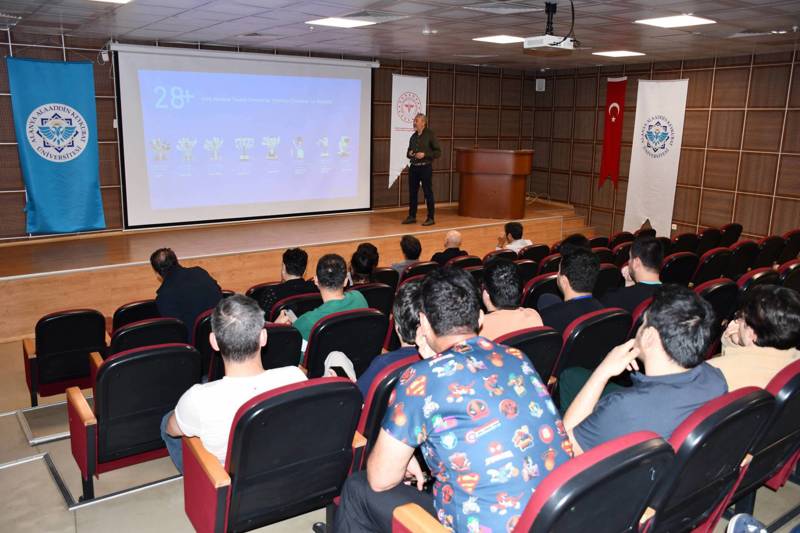 Fakültemiz Üroloji Anabilim Dalı Başkanı Prof. Dr. Ali Akkoç tarafından  robotik cerrahi sistemler, robotik ameliyat teknikleri ve cerrahide simülasyon eğitimi verildi.