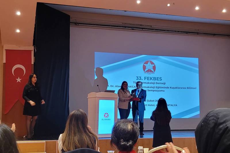 Dr. Öğr. Üyesi Dilara Nemutlu Samur, R. Kazım Türker Genç Farmakolog Teşvik Ödülü’ne Layık Görüldü